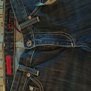 Adriano Goldschmidt Capris